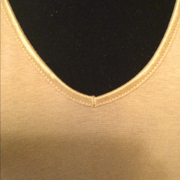 💥NWOT🦋RED PAINT🦋STRETCH TEE💥 - Picture 4 of 6